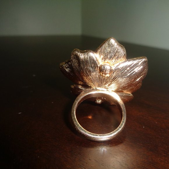 Flower ring-costume jewelry - Picture 4 of 9